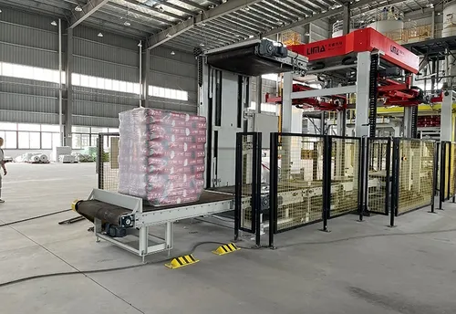 Paletsiz paketleme hattında kullanılan otomatik stretch hood giydirme makinası
